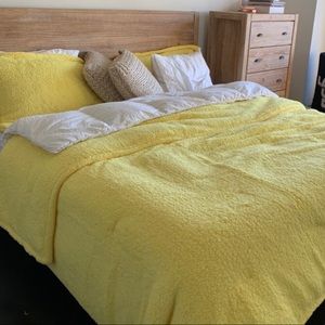 King bright yellow Sherpa comforter and shams